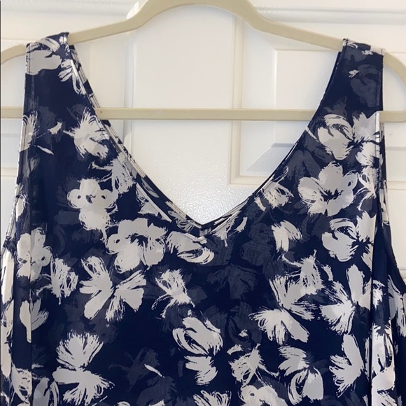 🔥Free w/any purchase - NWOT LANE BRYANT tank top, blouse w/floral pattern Plus - Picture 3 of 5